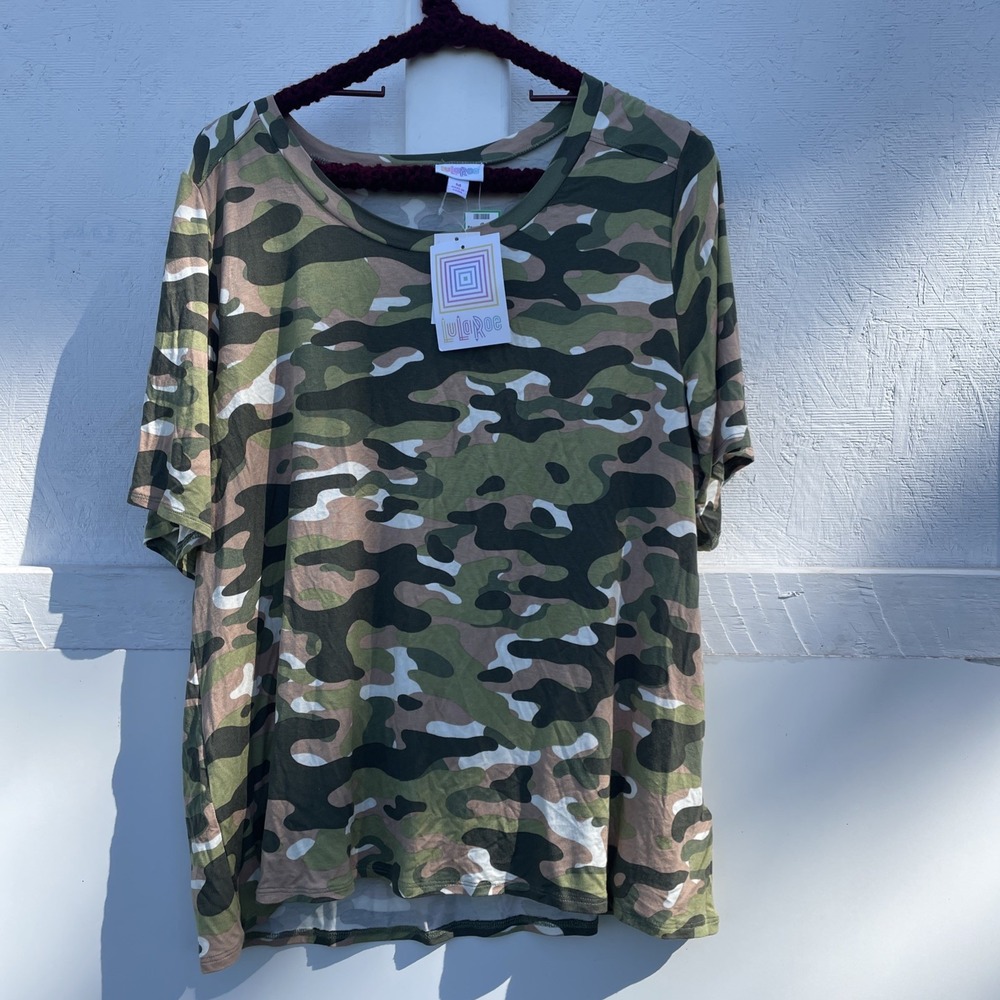 NWT MED LuLaRoe Boyfriend Tee. Super Stretchy Rayon Spandex Camouflage Print.